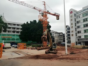 [Hot Item] Hammerhead Self Erecting Luffing Jib and Luffing Topless Construction Tower Crane