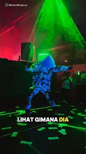 Detik-Detik Pertunjukan Laser Paling Mind-Blowing!