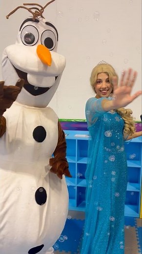 POV: Elsa Shows Up… Then Olaf 😍