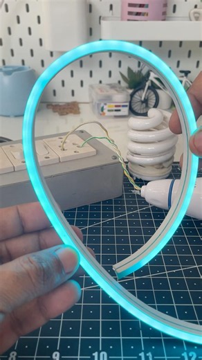 CFL￼ Bulb 💡circut glow neon light its possible 😒 DIY #diy #cfl #light #shorts #neon