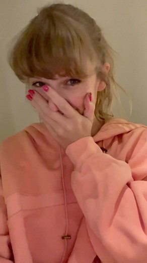 Taylor Swift on Instagram: "Happy #NationalCatDay😸"