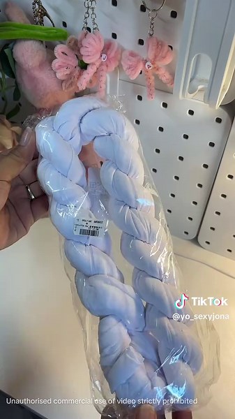 Elegant Pleated Table Runner for Your Dining Table