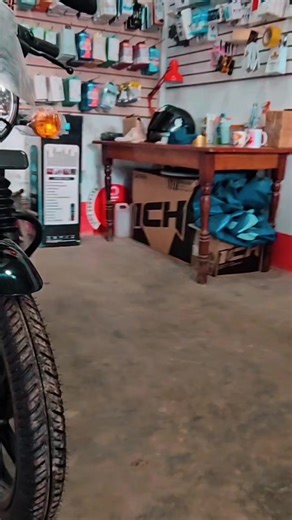 La Bajaj Boxer BM 150 es una motocicleta de trabajo robusta y eficiente exelente para los emprendedores,delivery y trabajo duro, destacada por su motor monocilíndrico de 144.8 cc, 12 HP de potencia, y caja de 5 velocidades. Equipada con suspensión trasera SNS (Spring-n-Spring) para terrenos difíciles, con su nuevo frenos de disco un tanque de 11 litros, ofrece alta durabilidad y un rendimiento de combustible aproximado de 36-45 km/l #bajaj #motos #paratiiiiiiiiiiiiiiiiiiiiiiiiiiiiiii #fouryou #b