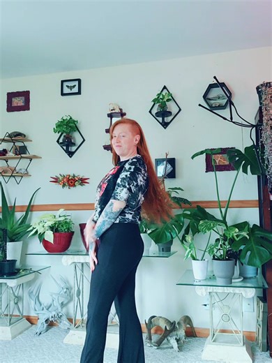 A friend mentioned this trend and thank the gods she did because HAWT DANG😍🥵 @Tawny Dragon #RedsTedTalk #redheadsoftiktok #merrychristmas🎄 #40inchhair #trueredhead