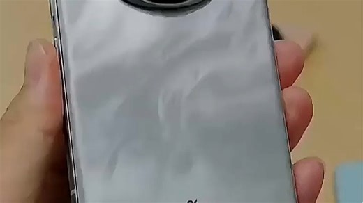 荣耀Magic7新品强势来袭，搭载骁龙8 Gen3芯片，性能飙升功耗更低。全新升级6.8英寸LTPO屏幕，支持120Hz自适应刷新率，观影游戏更流畅。5400m