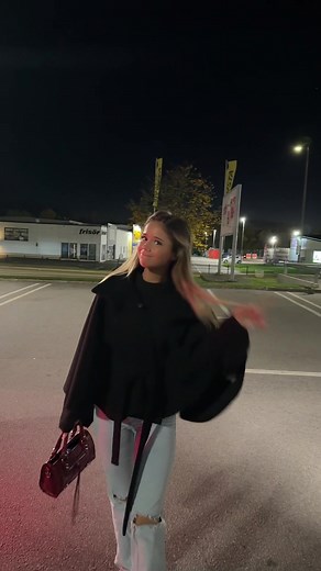 Tyra Frisk Hänger Med Kille - Roliga Ögonblick 😝