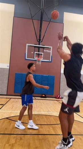 The Shot Doctor 👨🏽‍⚕️🩺 on Instagram: "Using a jab step after a crossover or between-the-legs dribble is a subtle but powerful move that separates good ball-handlers from great ones. Here’s why it’s important 👇🏽 🧠 1. Freezes the Defender After a quick crossover, defenders are often trying to recover. A sharp jab forces them to react again — either to slide, shift their weight, or hesitate — which gives you control of the tempo. 🦶 2. Creates Extra Space A jab can push the defender back just