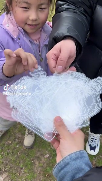 spring in a bottle handmade diy transparent sticker dried flowers 🌸😍 click down below 👇 #springtok#fyp#viral#flower#bookmarkmaking#driedfloweebookmark#springinthrbottle#tiktokmademebuyit