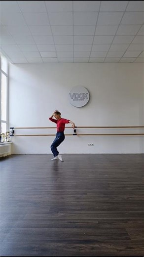 improvisation contemporary dance solo #danceperformance #contemporarydance #improvisationdance