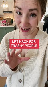 18K views · 147 reactions | Which person are you? The one who remembers or always forgets? This hack is great for Thanksgiving, Christmas, New Years, YOU NAME IT! All you have to do is stick a command hook on each sode of your trash can and layer up to 3 bags! This will save you so much time and frustration when someone inevitably forgets to put the bag back in 藍 #momhack #lifehack #christmashack #thanksgivinghack | HonestlyAutumn | Facebook