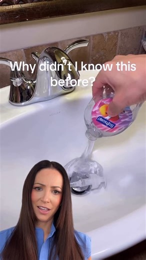 Whitney DiFoggio on Instagram: "Why waste all that soap—and toothpaste?! 😳 The toothpaste tube is designed to seal properly, so why transfer it? And mixing it with mouthwash? No need! Use them separately as intended for the best results. This is wild, y’all. Let’s keep it simple and effective! 🪥🙃 #DentalTips #KeepItSimple #OralHealth #dentalhygienist #toothpaste"