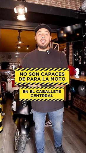 SUBIR LA MOTO AL CABALLETE CENTRAL. Explicación paso a paso #vespacolombia #tallerdemotos #tips