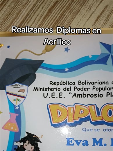 Diplomas en Acrílico para Graduación 2025