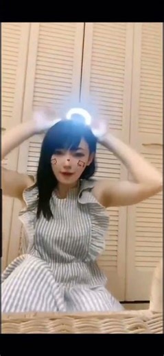 クローゼットによっ掛かろうとしたら思いの他幅がありパンチラ