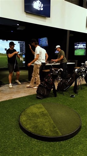 SIM LEAGUE is back — and we’re capping it at 8 teams. 🔥⛳️ Thursdays | 5:30–8 PM Warm-up, Par 3 contest, then weekly competition in rotating formats: alternate shot, best ball, scramble, quota & more. Top 4 teams make playoffs. Optional cash games every week. 8 full weeks of simulator golf with your squad — no matter what. This will fill FAST. 👉 Comment “LEAGUE” for the signup link. – The Golf Garage Team 📍3336 Grove Rd Suite A, Phoenix, OR 97535 📞 541-897-9982 #golfgarageevents #golfcommunit