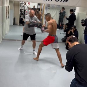 Miguel Trindade is looking sharp in front of the Japanese media ahead of his special 4-ounce gloves kickboxing fight against YA-MAN this weekend. #RISE_ELDRD | Mar. 29 | Beyond Kickboxing