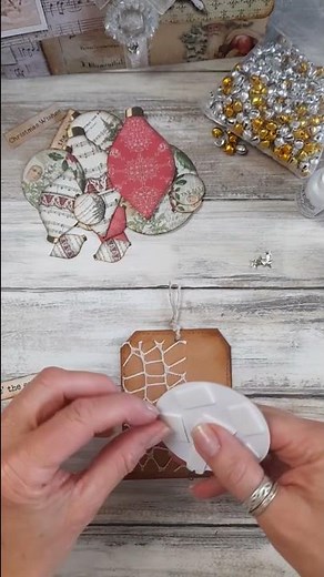 Friday Freebie #125 Christmas bauble tag #happinessincrafting