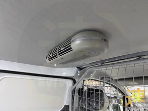 Rear air conditioning blowers, commonly found in larger vehicles such as vans, SUVs, and minivans, serve several important purposes: 1. 𝐈𝐦𝐩𝐫𝐨𝐯𝐞𝐝 𝐂𝐨𝐦𝐟𝐨𝐫𝐭 𝐟𝐨𝐫 𝐑𝐞𝐚𝐫 𝐏𝐚𝐬𝐬𝐞𝐧𝐠𝐞𝐫𝐬: The primary purpose of rear air conditioning blowers is to provide additional cooling or heating to passengers seated in the rear of the vehicle. This helps ensure that all occupants, including those in the back seats, are comfortable regardless of the weather conditions outside. 2. 𝐄𝐧𝐡𝐚𝐧