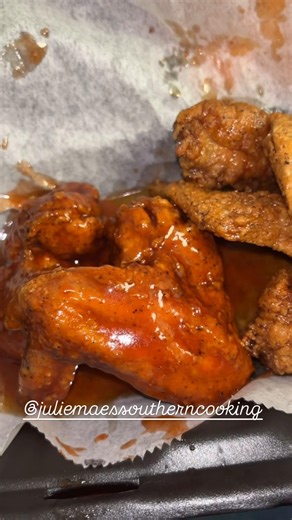 $1 whole wings all day today at Julie Mae’s Southern Cooking! #fyp #milwaukeefood #milwaukee #milwaukeerestaurants