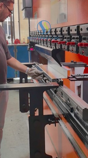 289K views · 1.8K reactions | 110ton 3200mm Cnc press Brake 8 axes with gooseneck punch #pressbrake #fabrication #MetalFabrication #bendingsheetmetal #foldingmachine #steelfab #sheetmetalfabrication #bendingmachine #folder | Wuxi Smart CNC Equipment Group Co.,LTD | Facebook