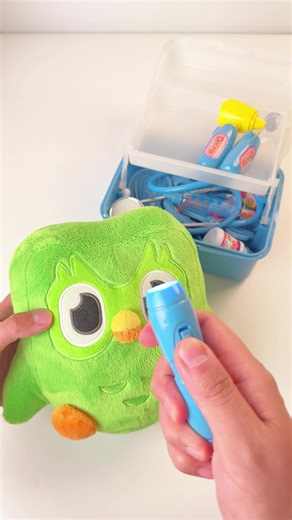 I love toys that promote imaginative play! This doctor kit even comes with a pretend stethoscope!! Whats not to love?!#doctor #medicaltoy #pretendplay #roleplay #kidsplay