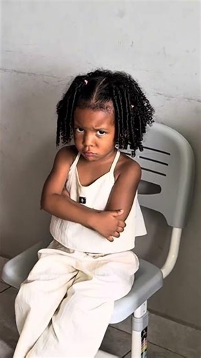 La prima se le come el helado a Isabella