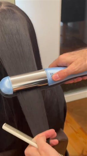 Unleash the power of steam with the limited edition SteamPod Glacial Utopia! 💨 This all-in-one professional styler combines heat and high-pressure steam for effortless straightening, curling, or waving – giving you stunning results without the need for extreme heat. 💇‍♀️ 2x smoother* and 95% less damage**! Ready to experience the magic? Get your limited #SteamPod today! 🧊 . *Instrumental test, SP4 compared to SP4 without steam and comb, measured on type V hair. **Breakage measured from repeat