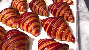 Bicolor raspberry croissant | Book Recipes