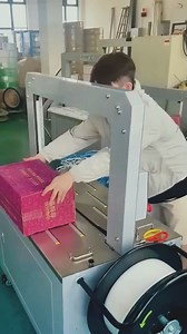 Machine de cerclage : l’emballage ultra-rapide et précis #machine #cerclage #emballage #industrie | Les piliers de comptoir