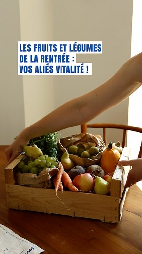 Faites le plein d'énergie et vitalité avec des fruits et légumes de saison et 100% bio 🙌! Véritables sources de vitamines, antioxydants ou encore booster d'immunité, ils sont nos alliés pour se préparer à l'automne 🍁. De la pomme à la carotte, en passant par la betterave : il y en a pour tous les goûts ! Et vous, quels sont vos jus de fruits et/ou légumes préférés pour un cocktail de vitalité ? | Biocoop