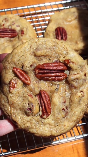 Butter Pecan Cookies! These have brown sugar, butter, and toasted pecans in every bite 😍 Full recipe on the blog! #baking #easyrecipe #foryou #fyp #pecan #cookies