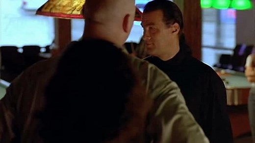 Infierno bajo tierra.Steven Seagal /enlatadosgringos2@gmail.com