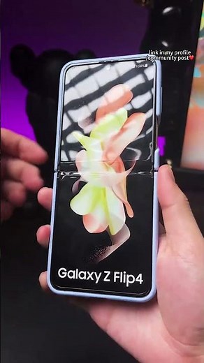 Unfold style and protection with our Silicone Folding Case for Samsung Galaxy Z Flip3! #galaxyzflip3