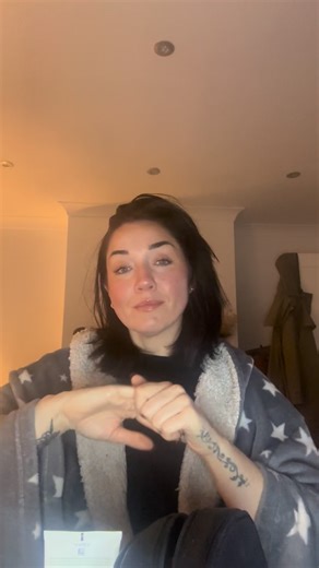 Emma Claire on Instagram: "Good morning #fyp #trending #ukmums #makeup"