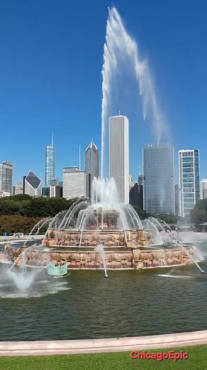 most loved Chicago historic landmark famous Buckingham fountain | Chicago Epic