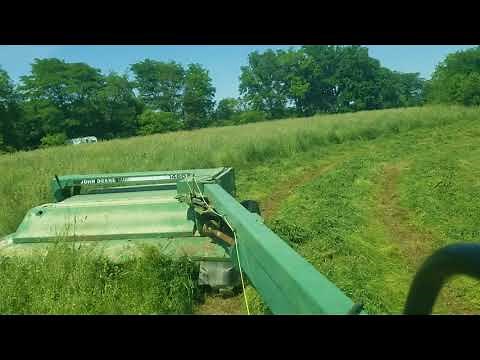 Mowing alfalfa/orchard grass with John Deere 1460