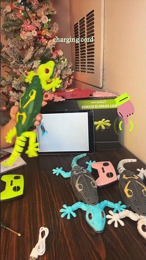Wall Crawler Gecko, Winktoys Remote Control Toy, Electric Lizard Toy with LED Glowing Eyes, 360°