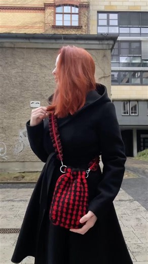 My first felted crochet bag (in the video after washing) 🖤❤️‍🔥 #crochet #crochetbag