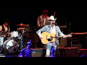 Dwight Yoakam / A Thousand miles from nowhere / Pacific Amphitheater - Costa Mesa, CA / 7/28/19