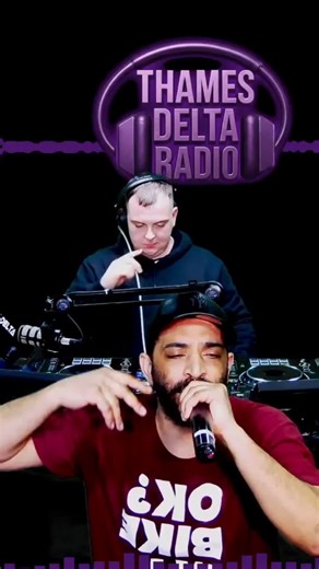 MC hype techniques: call-and-response, shoutouts, and vocal flow that ignite a drum & bass rave
