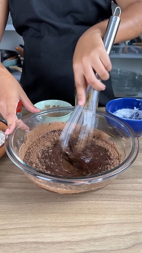 Le gâteau au chocolat le plus facile du monde | Cuisine Maison