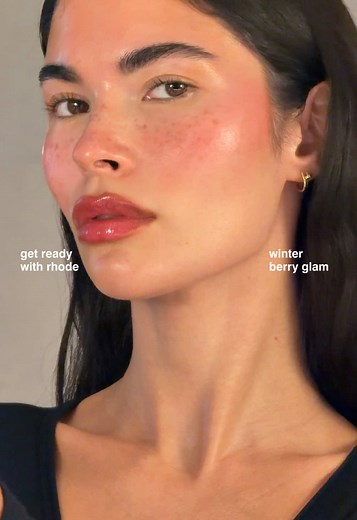 Look Elegante de Invierno con Bayas y Glamour