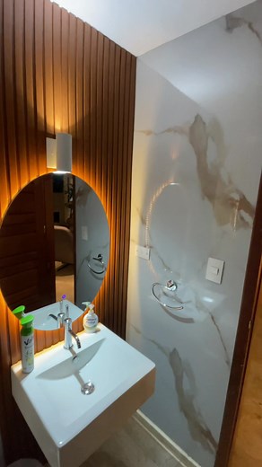 Remodelación de Baños Modernos con PVC 2024