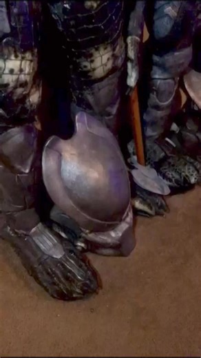 32K views · 930 reactions | And what’s better than one hunter suit on display!? #predator #cosplay #reelsinstagram #art #artist #collectart #costume #alien #aliens #movie #movies #moviescenes #conceptart #concept | Wreav | Facebook