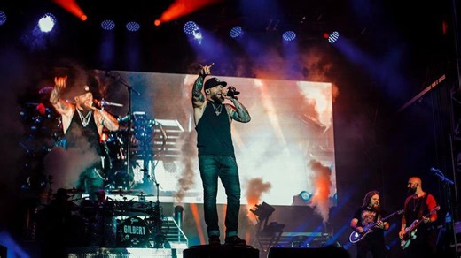 Singer Brantley Gilbert to perform at Lincoln’s Pinewood Bowl Theater