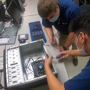 Ready to dive deep into the world of Computer Networking? Our Computer Systems Support Technician training program will help you take your passion for IT and turn it into a career! DM us to learn more! #Computernetworking #IT #LincolnTech #Systemssupport #students #informationtechnology #networking | Lincoln Tech