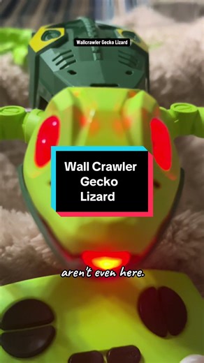 This wall crawling gecko lizard seems to defy gravity and crawl on ceilings, walls, spin in circles and so many fun tricks. Whether you’re looking for a birthday gift, a Christmas gift, or just because this is a great one #momsunder30 ##toyideas##giftideasforkids##christmasgiftideasforkids##wallcrawler@@Winktoys Blocks World