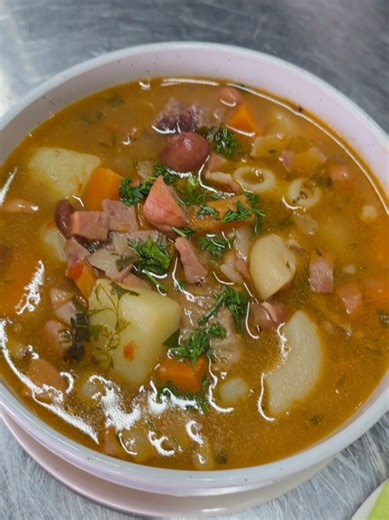 Sopa de Minestrone con Cerdo y Pasta