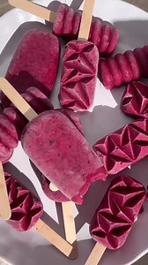 Chill out on Frozen Yogurt Day with these Berry Frozen Yogurt Pops by @emmamaertenss! 🍓🍦 Perfect with a refreshing sip of FIJI Water 💦 | FIJI Water