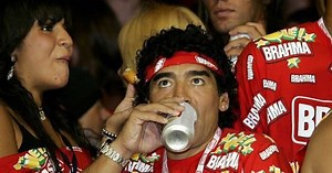 Ancelotti, Maradona e Ronaldo: como estrelas do futebol já curtiram o Carnaval no Brasil